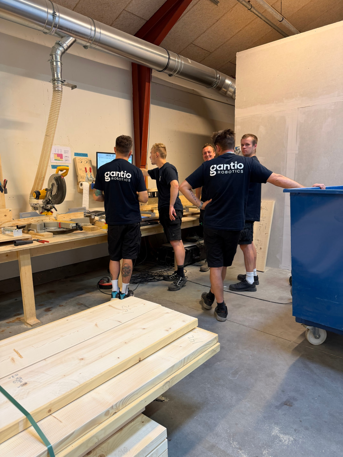 Gantio employees at the workbench in the production area