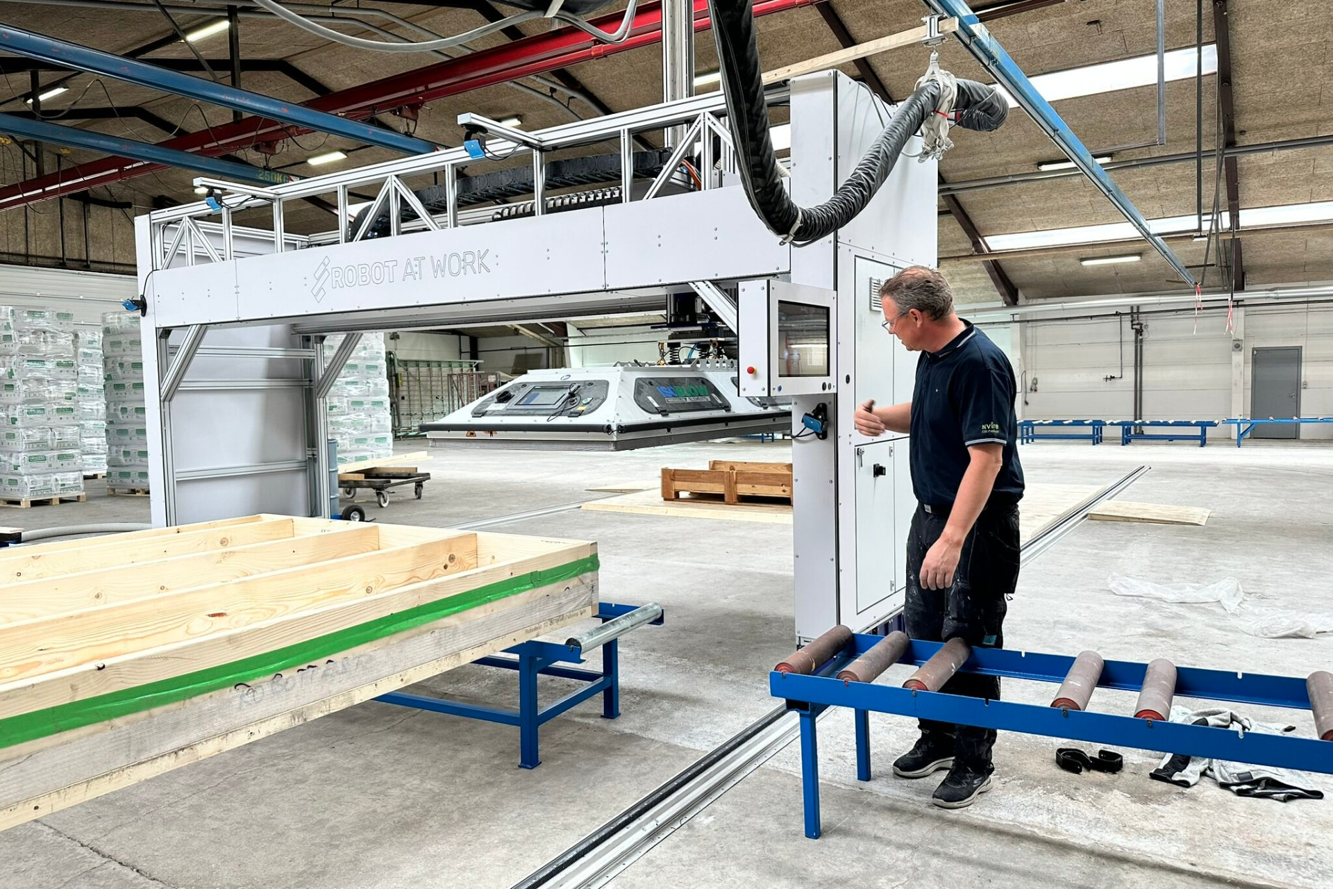Robot at Work-anlæg i drift hos Roust Element A/S